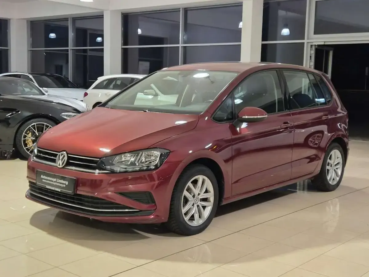 Gebraucht VW Golf VIII Comfortline 116 PS (85 kW) 2020 Rot Van / Kleinbus