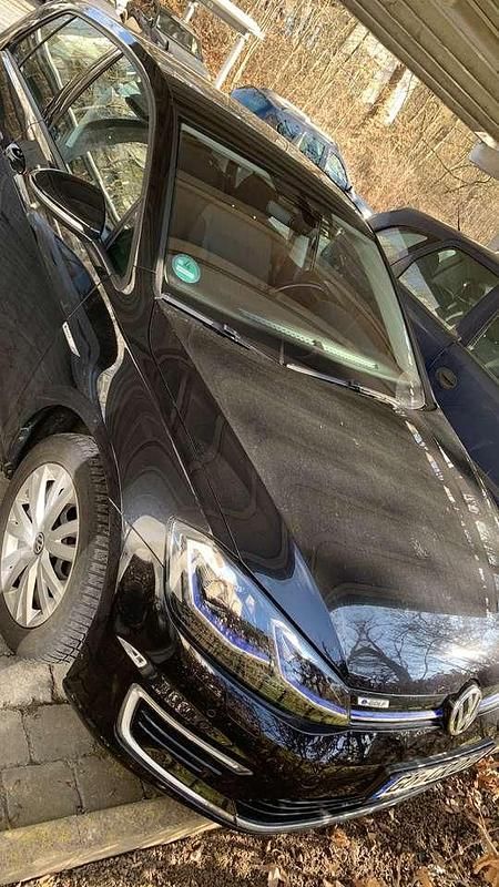 Gebraucht VW e-Golf 100 kW (136 PS) 2020 Schwarz Kleinwagen