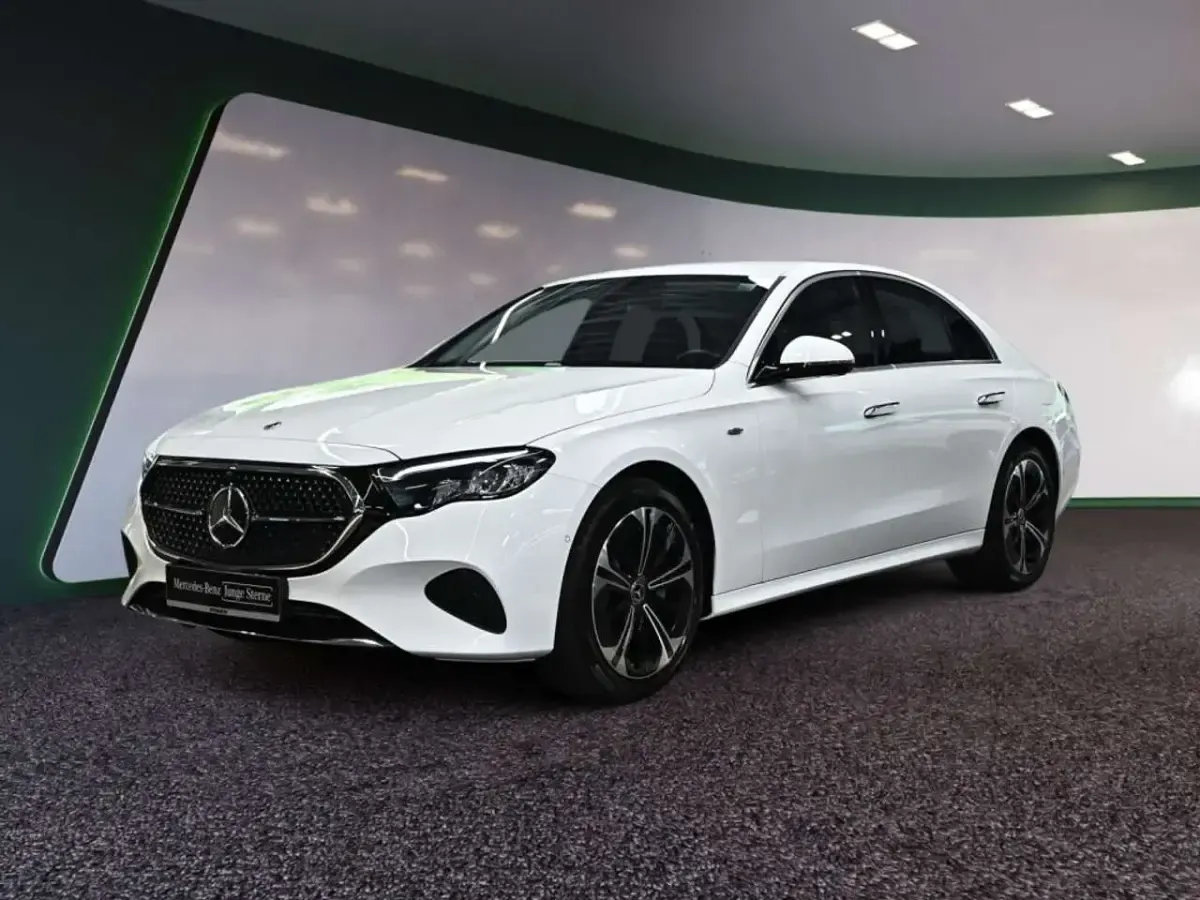 Gebraucht Mercedes E300 Advanced 313 PS (230 kW) 2025 Weiss / polarweiß Limousine