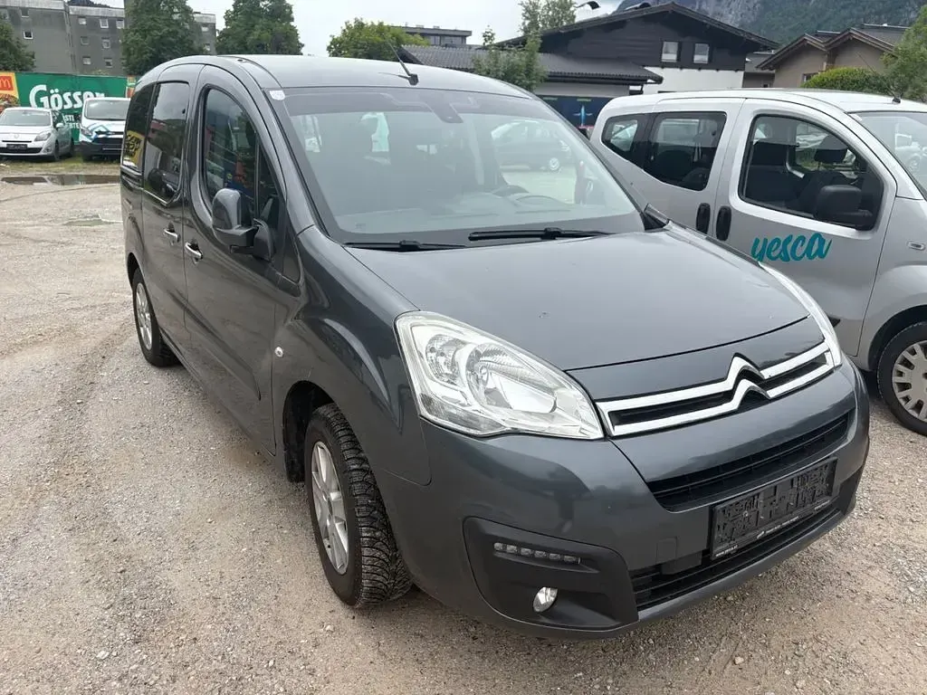 Used Citroën Berlingo SELECTION 99 HP (72 kW) 2018 Grey Minivan