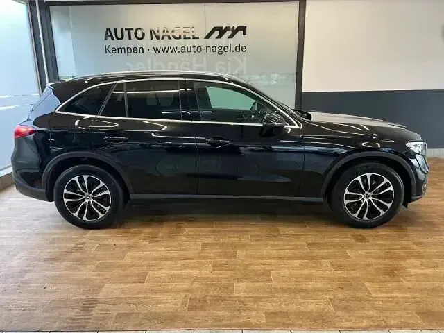 Gebraucht Mercedes GLC220 Avantgarde 197 PS (144 kW) 2024 Lack obsidianschwarz SUV