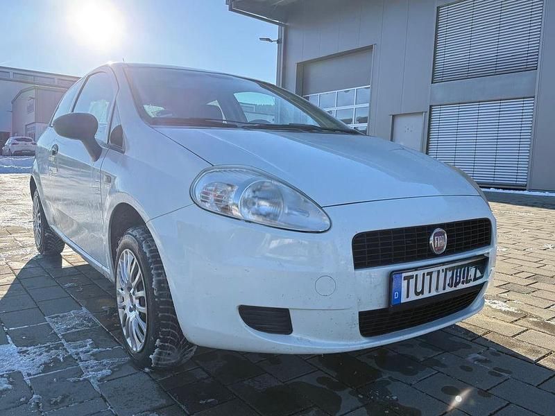 Weiß Gebraucht 2011 Fiat Punto Pop Kleinwagen | 1.999 € (Fairer Preis) - Bild 1/4