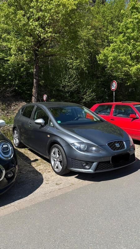 Grau Gebraucht 2012 Seat Leon Kleinwagen | 4.000 € (Superpreis) - Bild 1/4