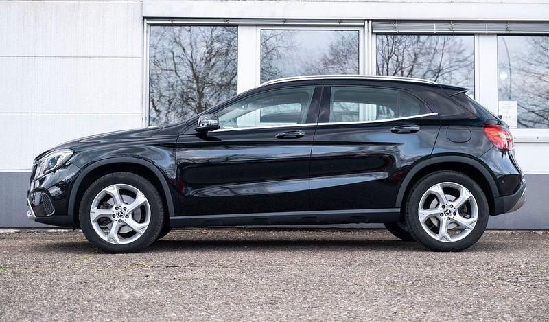 Gebraucht Mercedes GLA250 211 PS (155 kW) 2019 Schwarz SUV