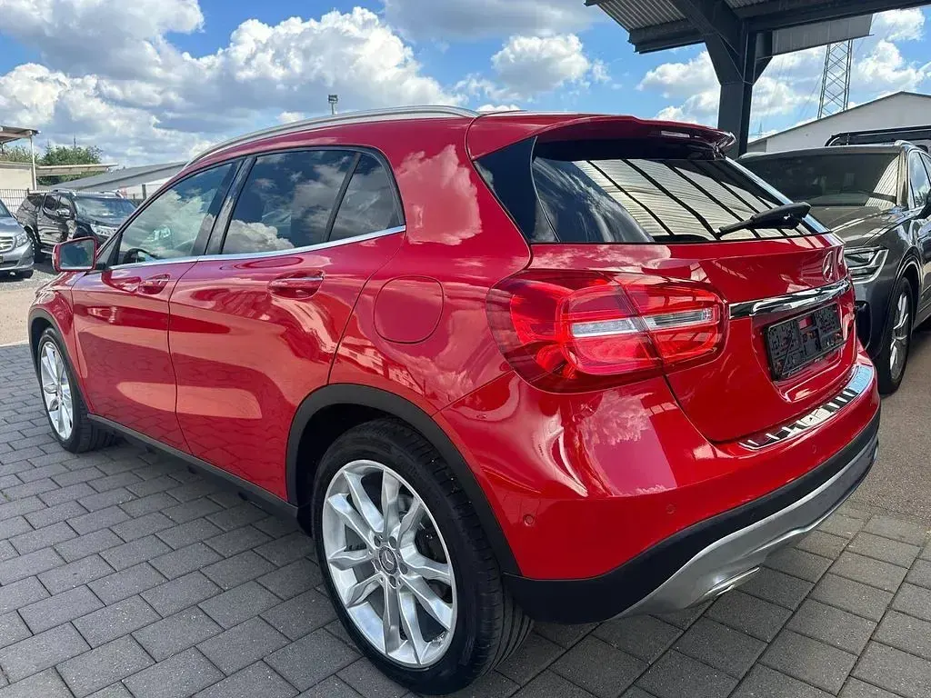 Gebraucht Mercedes GLA250 211 PS (155 kW) 2016 Rot SUV