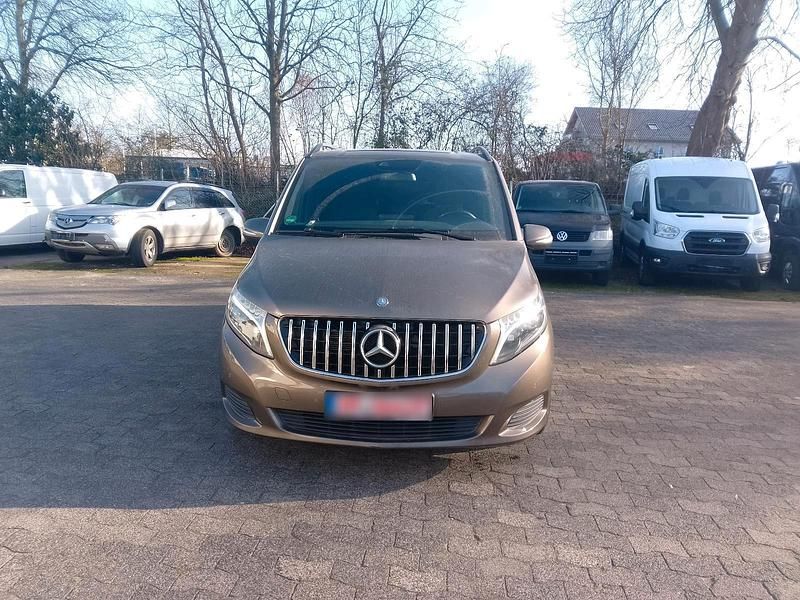 Gebraucht Mercedes V250 190 PS (139 kW) 2014 Braun Van / Kleinbus