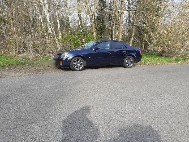 Second-hand Cadillac CTS 218 CP (160 kW) 2004 Albastru Berlinǎ