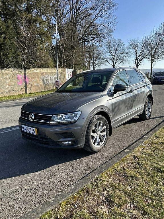 Grau Gebraucht 2020 VW Tiguan Comfortline SUV | 22.999 € (Superpreis) - Bild 1/4