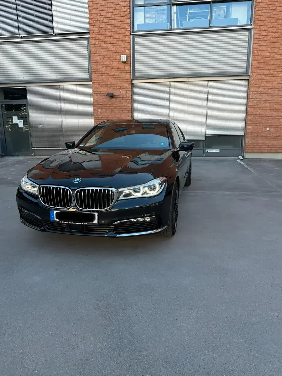 Gebraucht BMW 730L 265 PS (194 kW) 2018 Schwarz Limousine