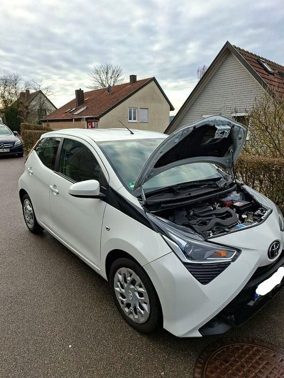 Weiß Gebraucht 2020 Toyota Aygo X-play Kleinwagen | 8.500 € (Guter Preis) - Bild 1/4