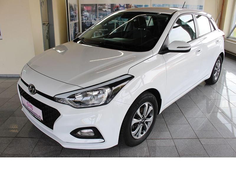 Polar white Gebraucht 2020 Hyundai i20 Select Limousine | 11.555 € (Fairer Preis) - Bild 1/4