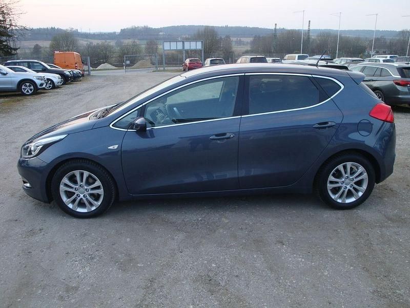 Gebraucht Kia Ceed FIFA World Cup Edition 128 PS (94 kW) 2014 Blau Kleinwagen