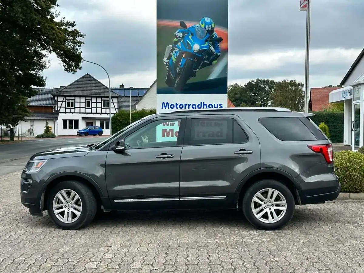 Używany Ford Explorer XLT 294 KM (216 kW) 2018 Szary SUV