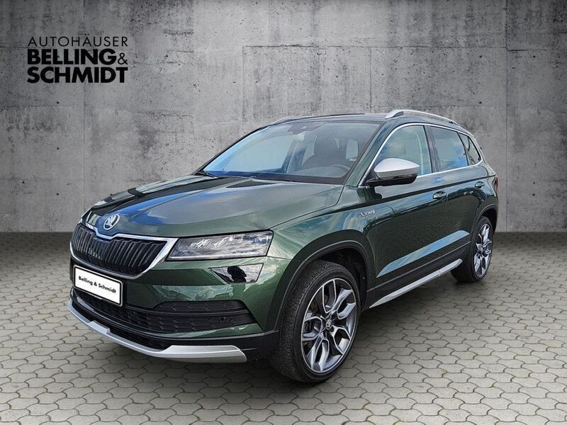 Emerald grün (metallic) Gebraucht 2019 Skoda Karoq Scout 4x4 SUV | 27.490 € - Bild 1/4