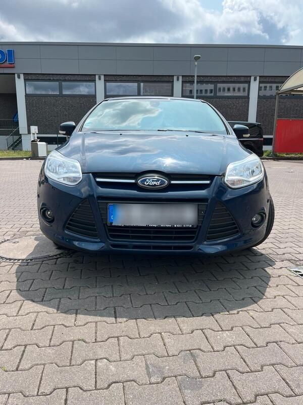 Blau Gebraucht 2013 Ford Focus Kombi | 4.950 € (Superpreis) - Bild 1/4