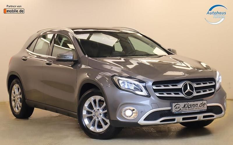 Mountaingrau (metallic) Gebraucht 2018 Mercedes GLA200 Urban SUV | 22.499 € (Fairer Preis) - Bild 1/4