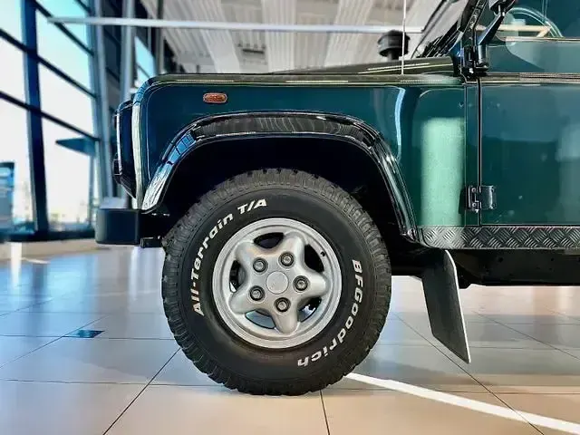 Gebraucht Land Rover Defender 122 PS (89 kW) 2010 Grün Van / Kleinbus
