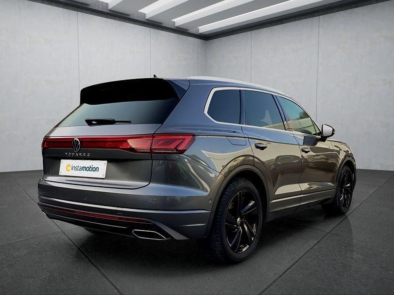 Gebraucht VW Touareg 231 PS (169 kW) 2024 Grau SUV