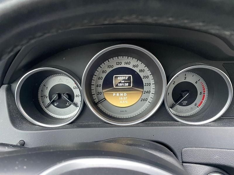 Weiß Gebraucht 2012 Mercedes C220 Coupé | 13.200 € (Teuer) - Bild 1/4