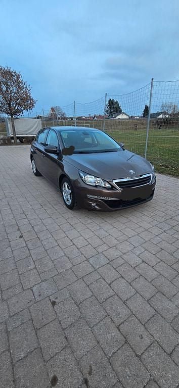 Gebraucht Peugeot 308 Active 120 PS (88 kW) 2015 Braun Limousine