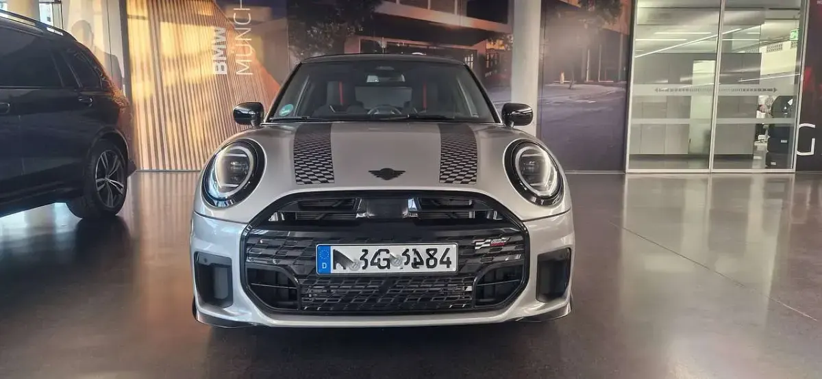 Gebraucht Mini Cooper 156 PS (114 kW) 2024 Schwarz Kleinwagen