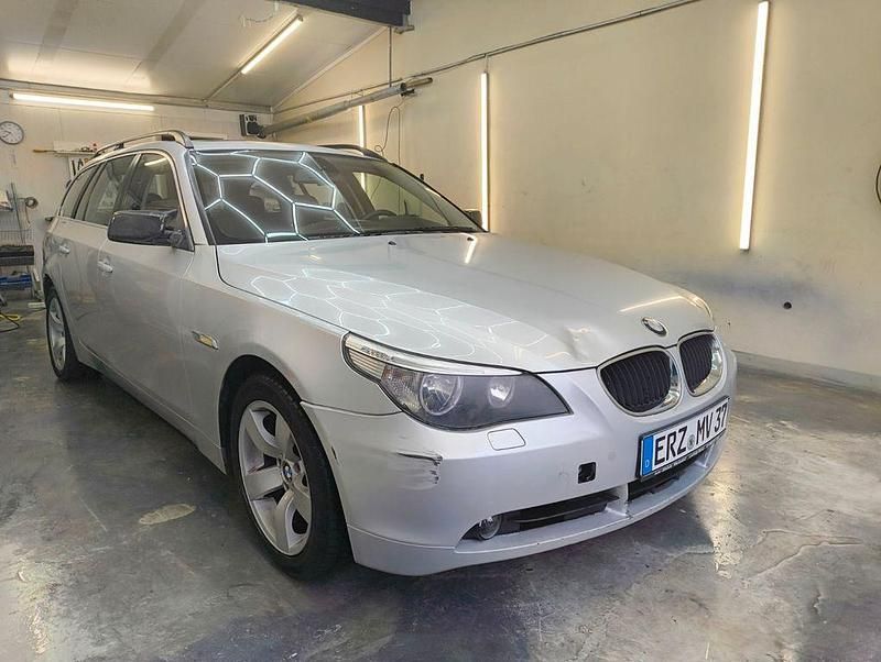 Gebraucht BMW 525 192 PS (141 kW) 2005 Silber Kombi