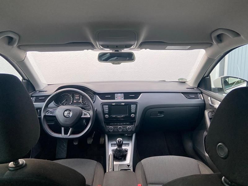 Gebraucht Skoda Octavia Elegance 110 PS (80 kW) 2014 Weiß Kleinwagen