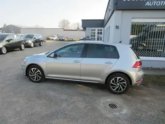 Gebraucht VW Golf VII Comfortline 86 PS (63 kW) 2019 Tungsten silver metallic Kleinwagen
