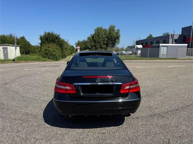 Gebraucht Mercedes E350 265 PS (194 kW) 2012 Schwarz Coupé