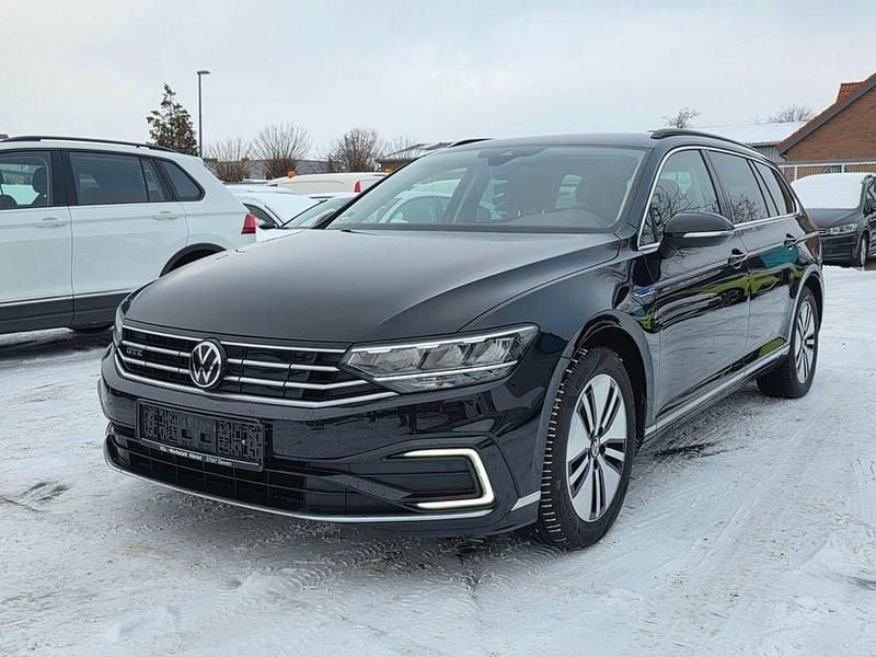 Schwarz Gebraucht 2021 VW Passat GTE Kombi | 14.810 € (Superpreis) - Bild 1/4