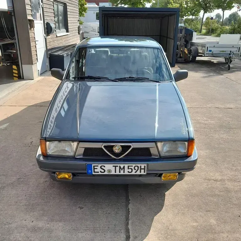 Gebraucht Alfa Romeo 75 110 PS (80 kW) 1989 Grau Limousine
