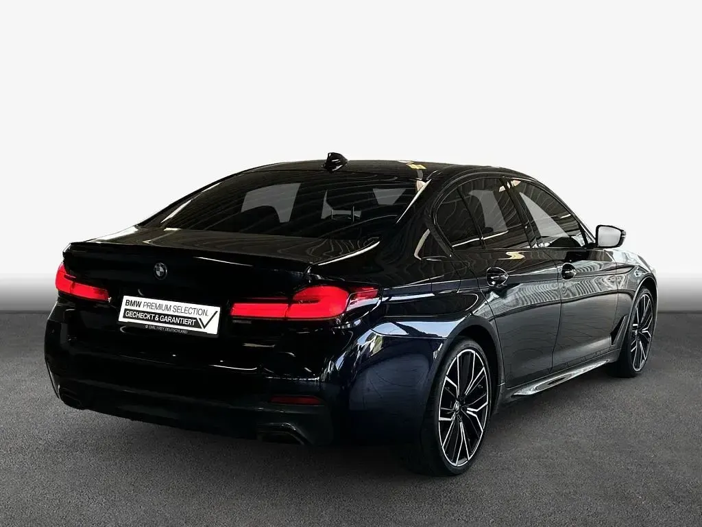 Gebraucht BMW 545e Sport Line 286 PS (210 kW) 2022 Carbonschwarz metallic Limousine