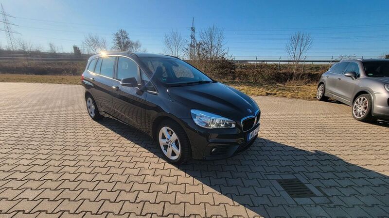 Schwarz Gebraucht 2018 BMW 220 Gran Tourer Van / Kleinbus | 19.500 € (Guter Preis) - Bild 1/4