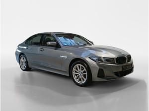 Gebraucht BMW 320e 163 PS (119 kW) 2022 Grau (skyscraper grau) Kombi