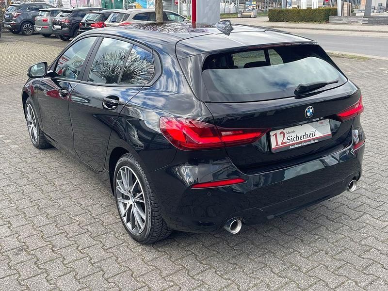 Gebraucht BMW 120 Advantage 190 PS (139 kW) 2022 Schwarz Kleinwagen