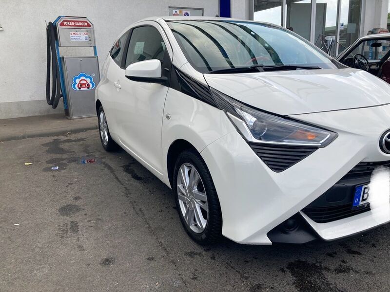 Gebraucht Toyota Aygo 72 PS (52 kW) 2020 Weiß Kleinwagen