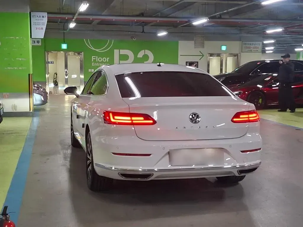 Gebraucht VW Arteon Elegance 190 PS (139 kW) 2019 Weiß Kleinwagen