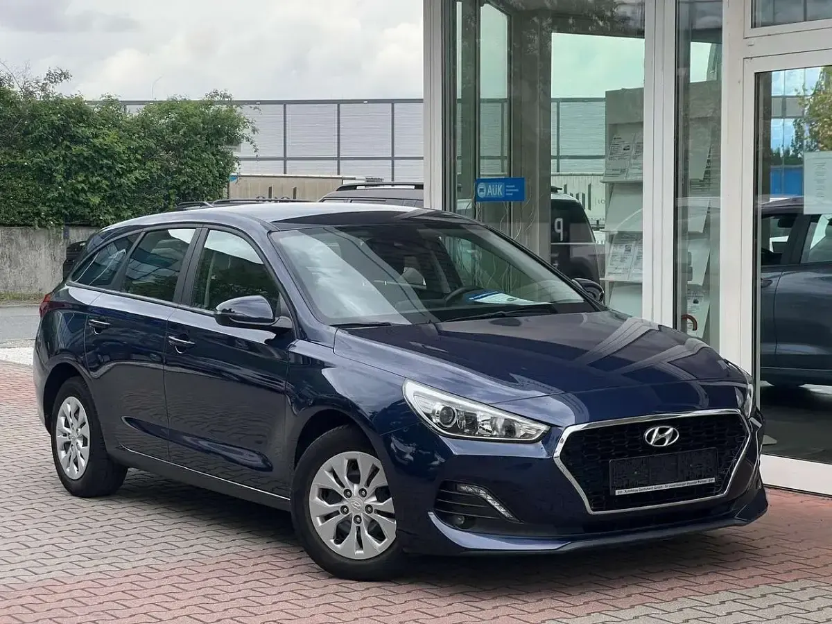 Gebraucht Hyundai i30 Select 99 PS (72 kW) 2020 Stellar blue Kombi