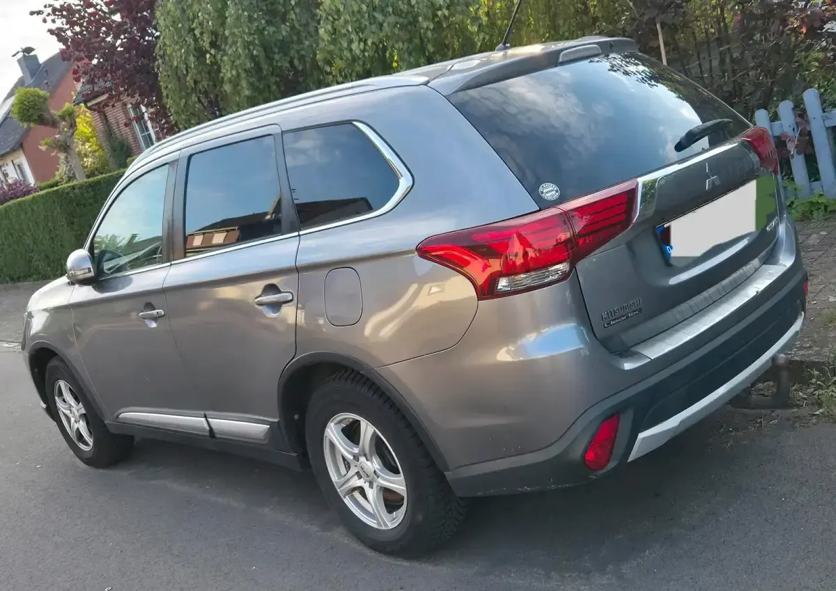 Gebraucht Mitsubishi Outlander 150 PS (110 kW) 2016 Silber SUV