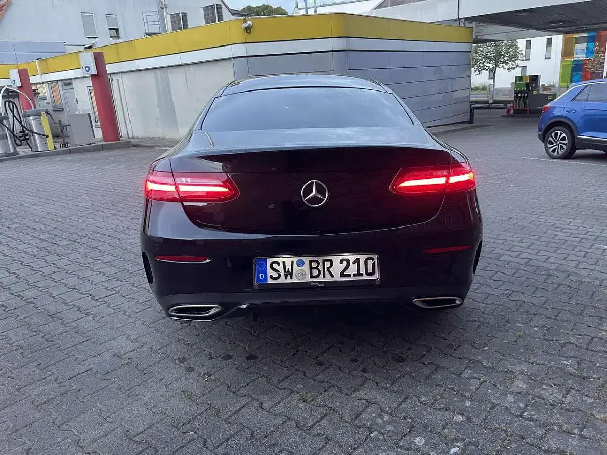 Gebraucht Mercedes E300 245 PS (180 kW) 2018 Grün Coupé