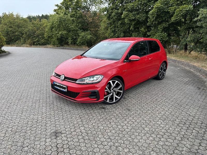 Rot Gebraucht 2019 VW Golf GTI Limousine | 20.500 € (Fairer Preis) - Bild 1/4