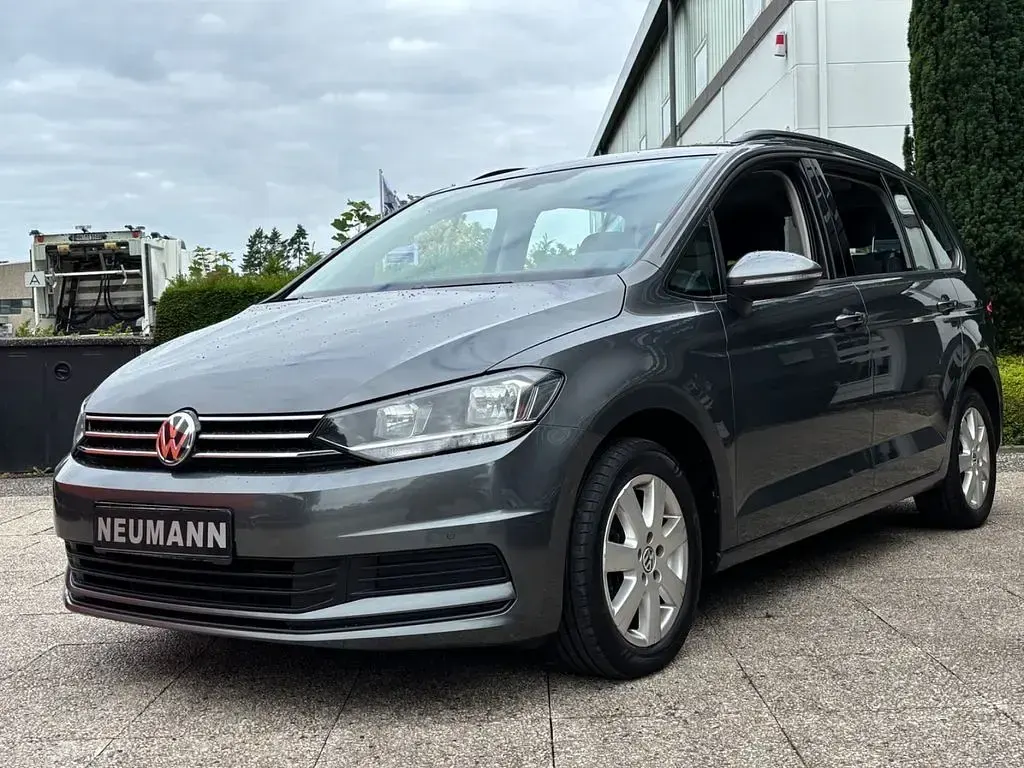 Gebraucht VW Touran Comfortline 150 PS (110 kW) 2019 Grau Van / Kleinbus