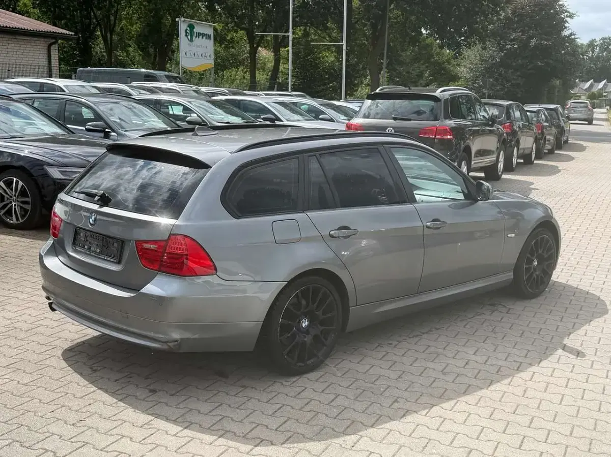 Gebraucht BMW 318 143 PS (105 kW) 2010 Spacegrau metallic Kombi