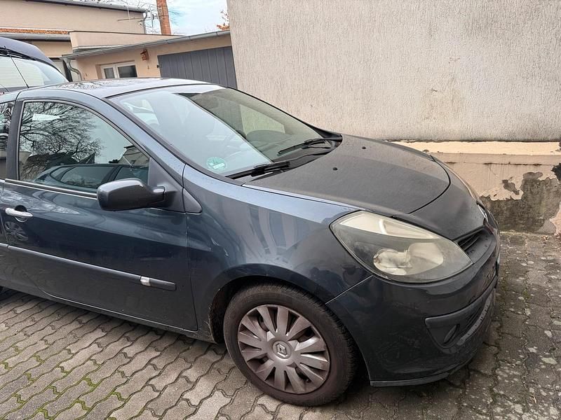 Grau Gebraucht 2006 Renault Clio II Kleinwagen | 680 € - Bild 1/4