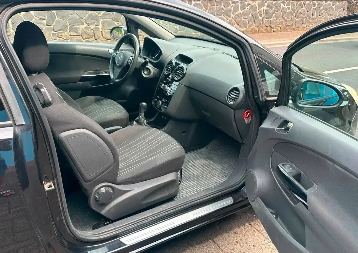 Gebraucht Opel Corsa 90 PS (66 kW) 2011 Schwarz Kleinwagen