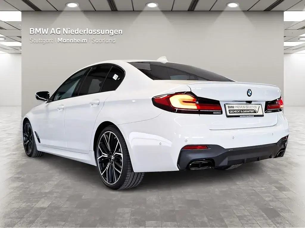 Gebraucht BMW M550 Performance 530 PS (389 kW) 2023 Weiß Limousine