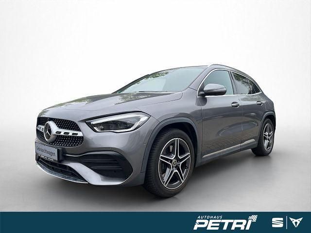Grau Gebraucht 2020 Mercedes GLA250 AMG line SUV | 34.990 € (Etwas zu teuer) - Bild 1/4