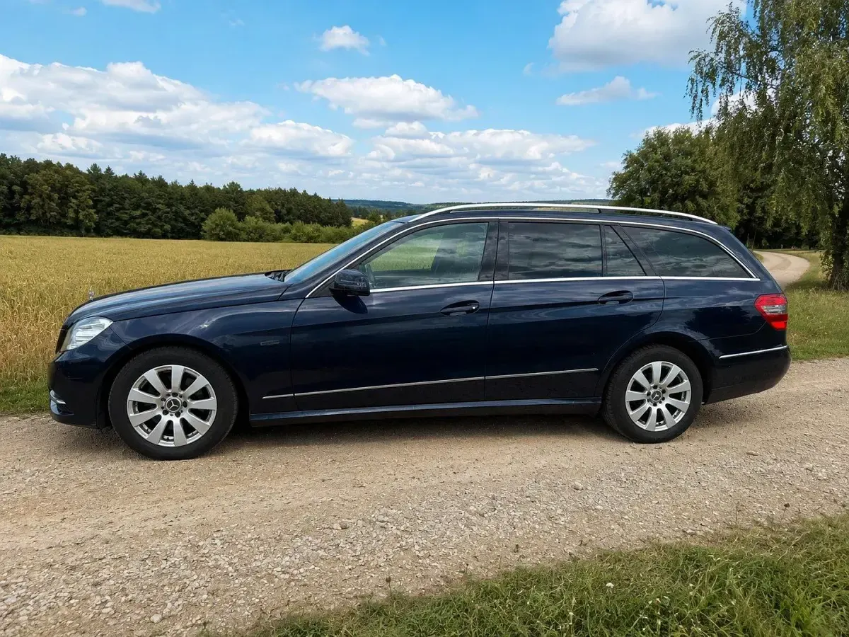 Gebraucht Mercedes E350 265 PS (194 kW) 2011 Blau Kombi