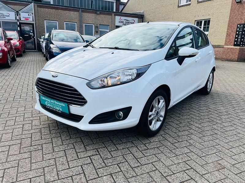 Weiß Gebraucht 2015 Ford Fiesta SYNC Edition Kleinwagen | 6.990 € (Guter Preis) - Bild 1/4