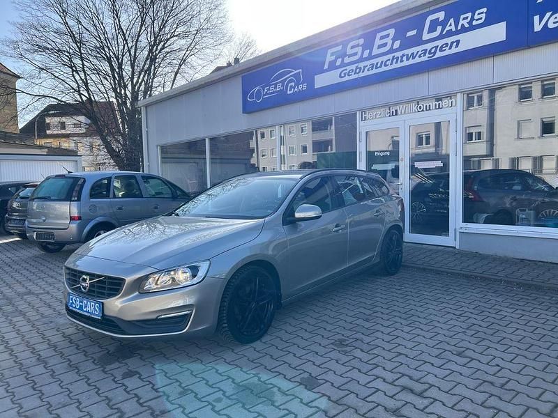 Gebraucht Volvo V60 Business Edition 190 PS (139 kW) 2015 Grau Kombi